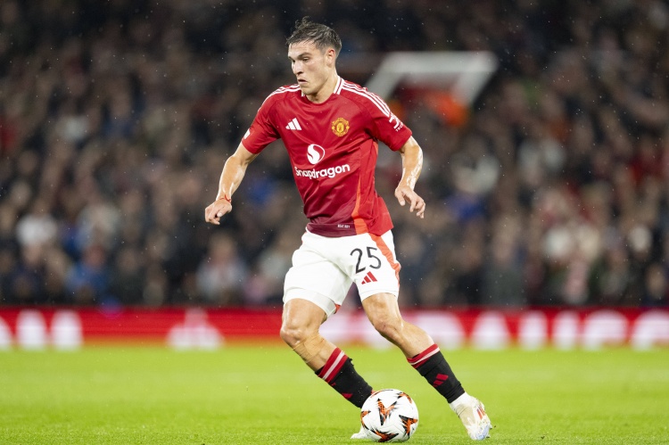 荷媒：阿贾克斯考虑租借曼联中场乌加特，备选方案为小布林德