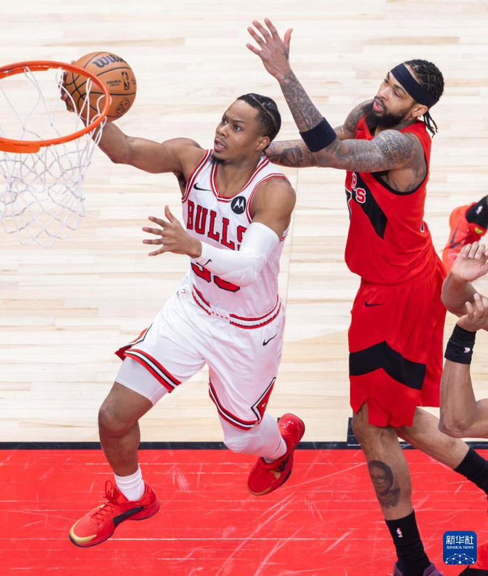 HTH SPORTS中国-篮球——NBA常规赛：猛龙胜公牛|新华社|布泽利斯|多伦多猛龙队|芝加哥公牛队|球员_新浪体育_新浪新闻